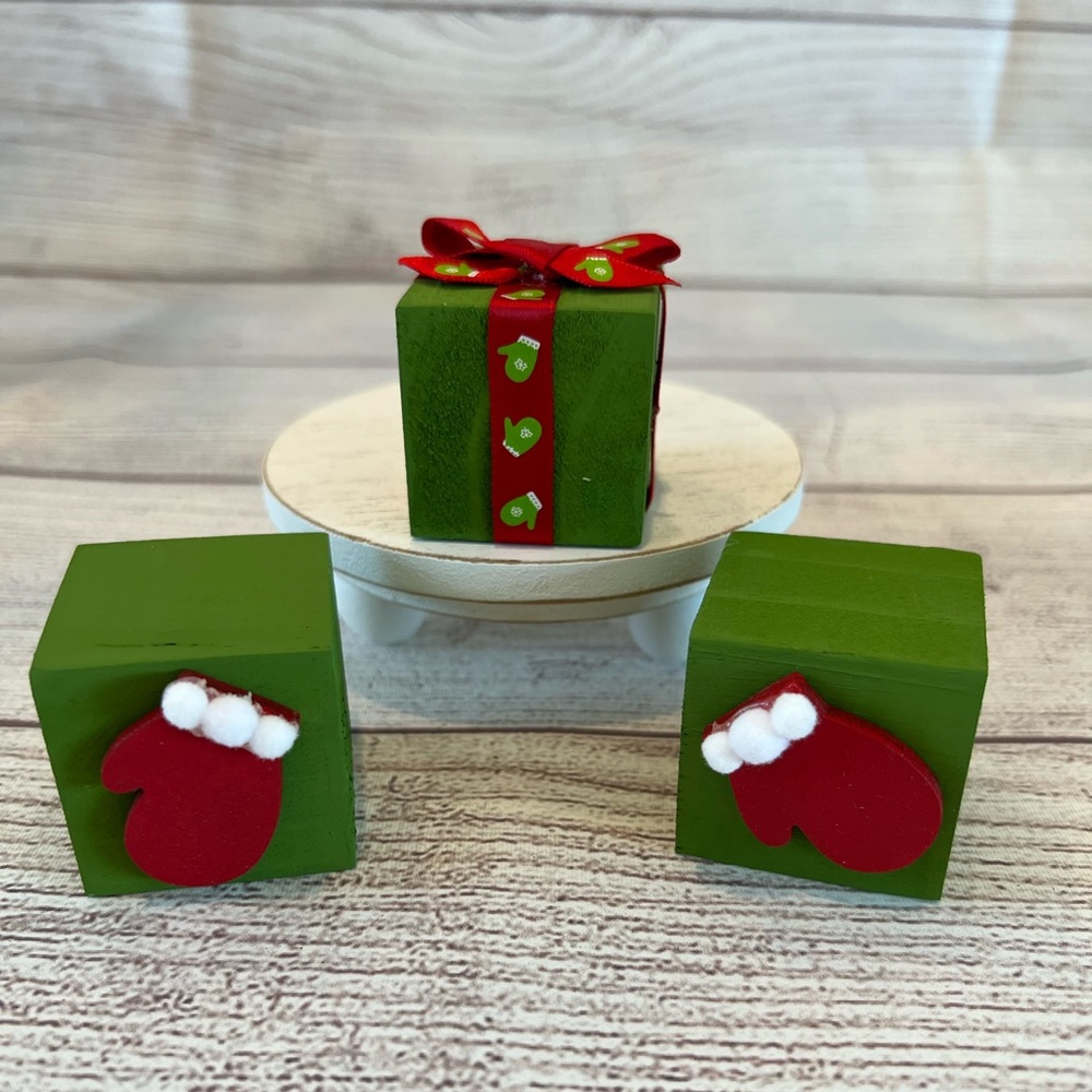 COPY - Handmade Farmhouse tray decor! Mittens